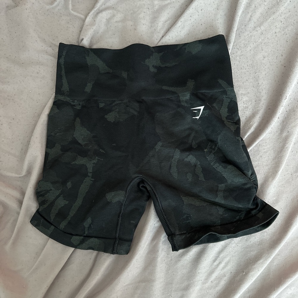 like new gymshark camo biker shorts 🦋